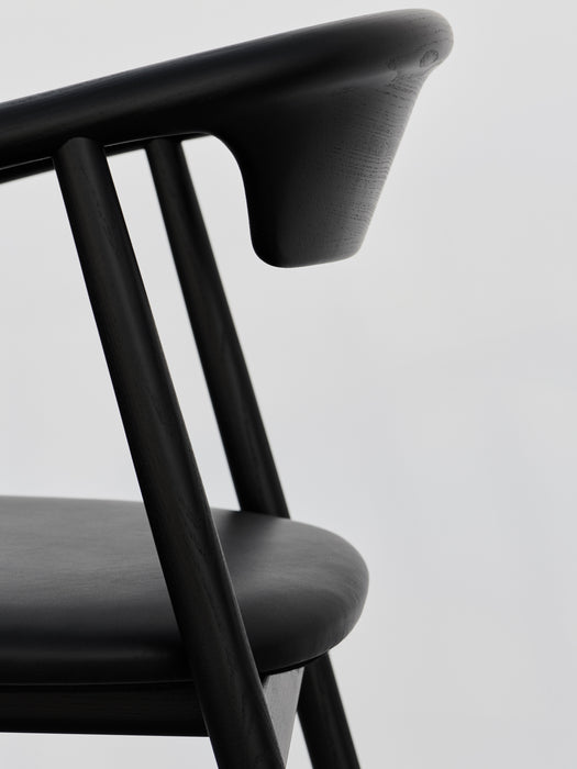 MC21 LEVA 蕾娃扶手椅 - 皮革坐墊版