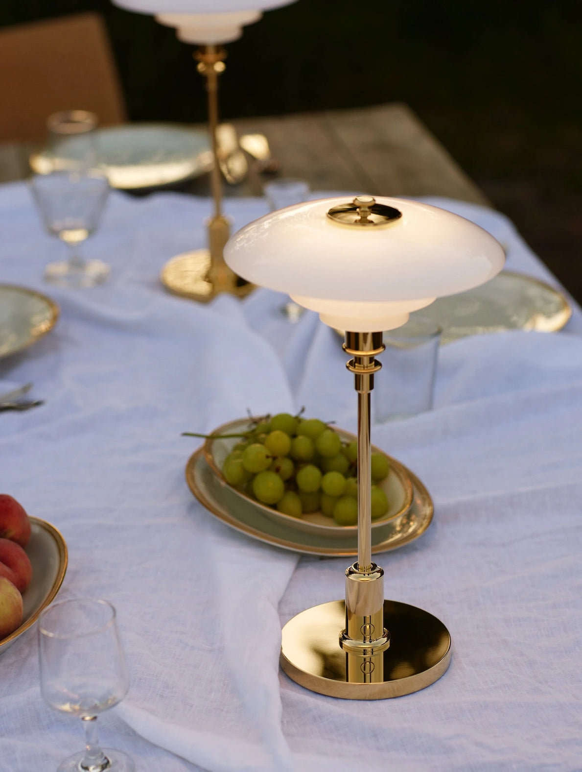 北歐．無線充電檯燈推薦：Louis Poulsen PH 2/1 Portable 可攜式桌燈-16