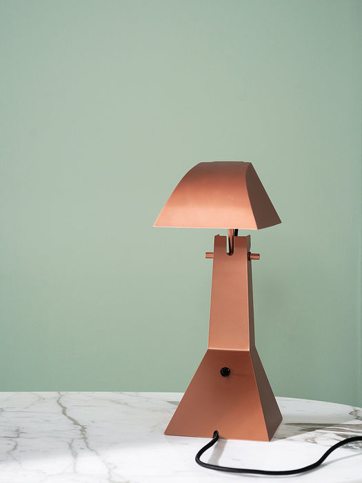 E63 Table Lamp 桌燈