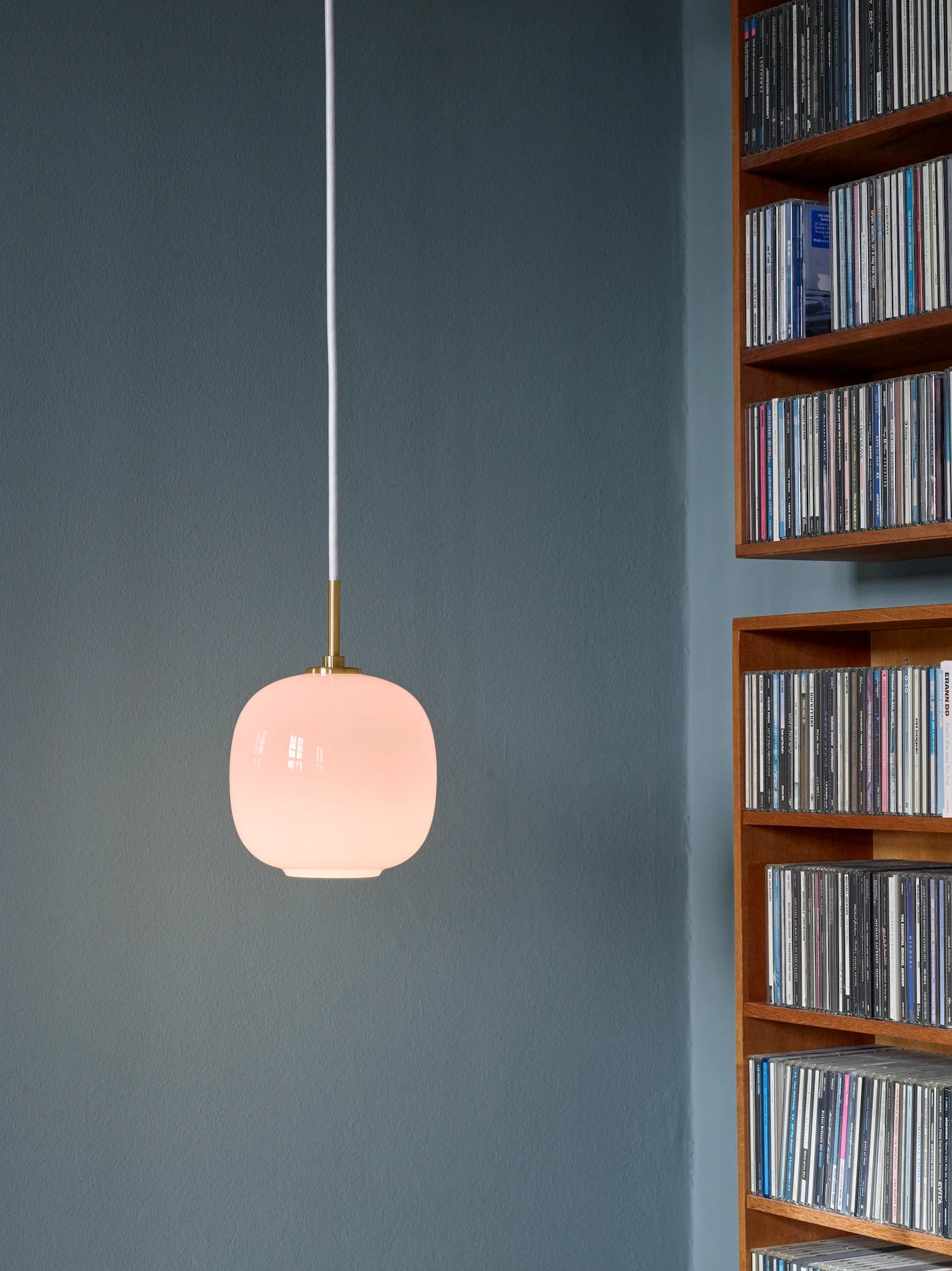 床頭燈．北歐吊燈推薦：Louis Poulsen VL45 Pale Rose 系列-9