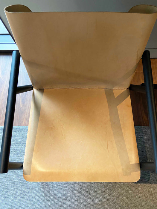 1085 Lounge 皮革休閒椅 / 皮革原色椅面 黑色橡木椅腳 ( 台中展示優品 )