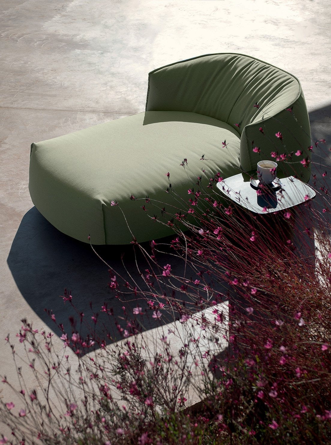 沙發床推薦: 義大利家具 Kristalia Brioni Sofa 島嶼沙發床 -1