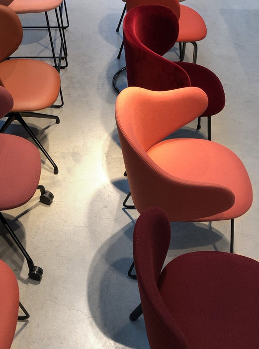 Dua Armchair Sled base 合二為一 / 金屬 U 型線框腳 大型扶手椅 Kristalia 居雅堂 JYT Design