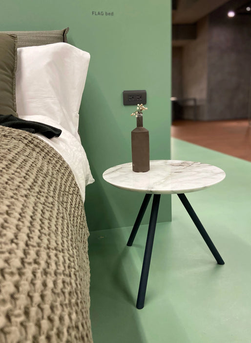 Jill Table 吉兒小邊桌 / 白色大理石桌面 暗藍色桌腳 ( 台中展示優品 ) Bolzan 居雅堂 JYT Design