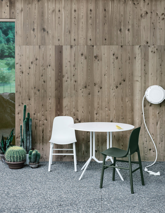 Poule 圓桌 · 方桌 單腳款 -  Kristalia