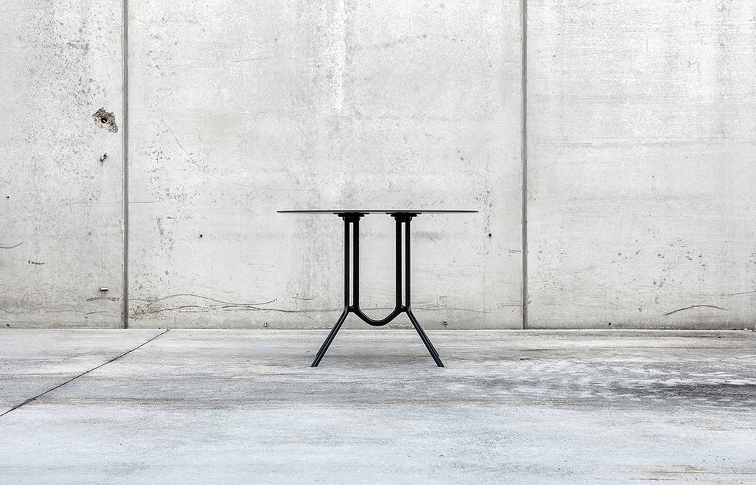 Poule 圓桌 · 方桌 單腳款 -  Kristalia