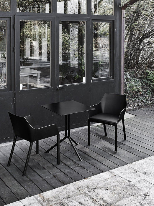 Poule 圓桌 · 方桌 單腳款 -  Kristalia