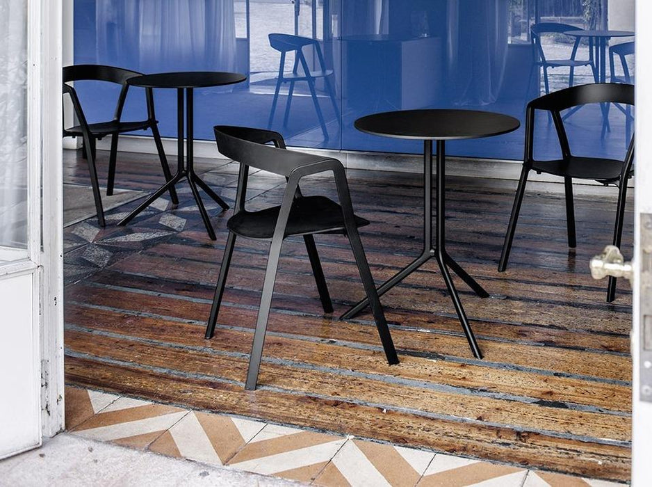 Poule 圓桌 · 方桌 單腳款 -  Kristalia