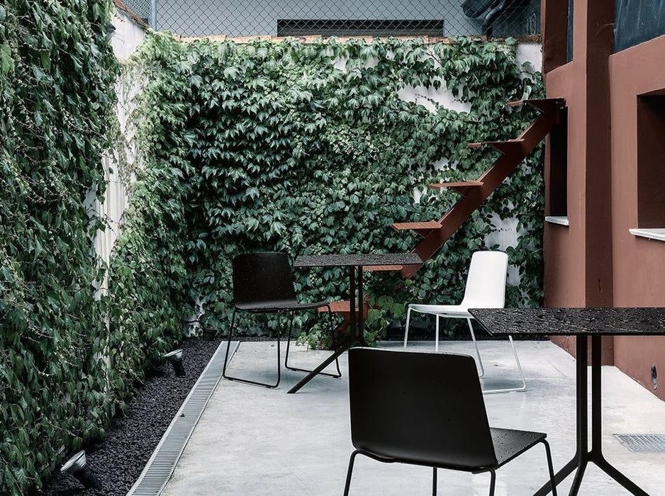 Poule 圓桌 · 方桌 單腳款 -  Kristalia