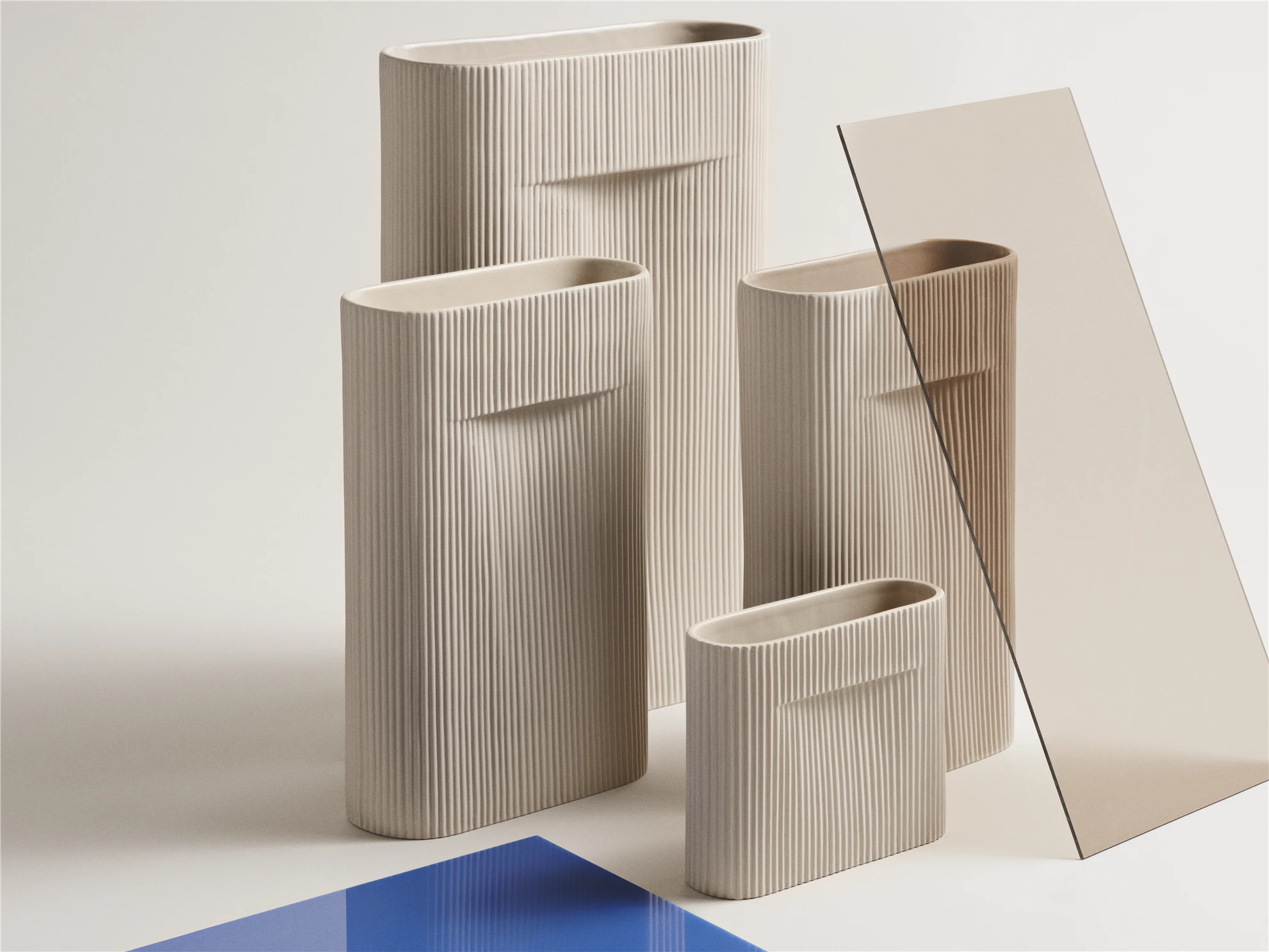 Ridge Vase 山脊陶瓷花瓶．花器 -  Muuto 居雅堂 JYT Design