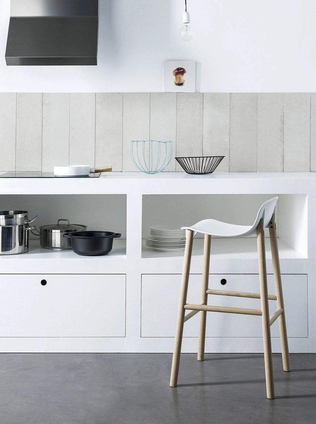 Sharky Stool 鯊魚吧台椅 - 低背款 / 木腳 / 座高 76cm Kristalia 居雅堂 JYT Design