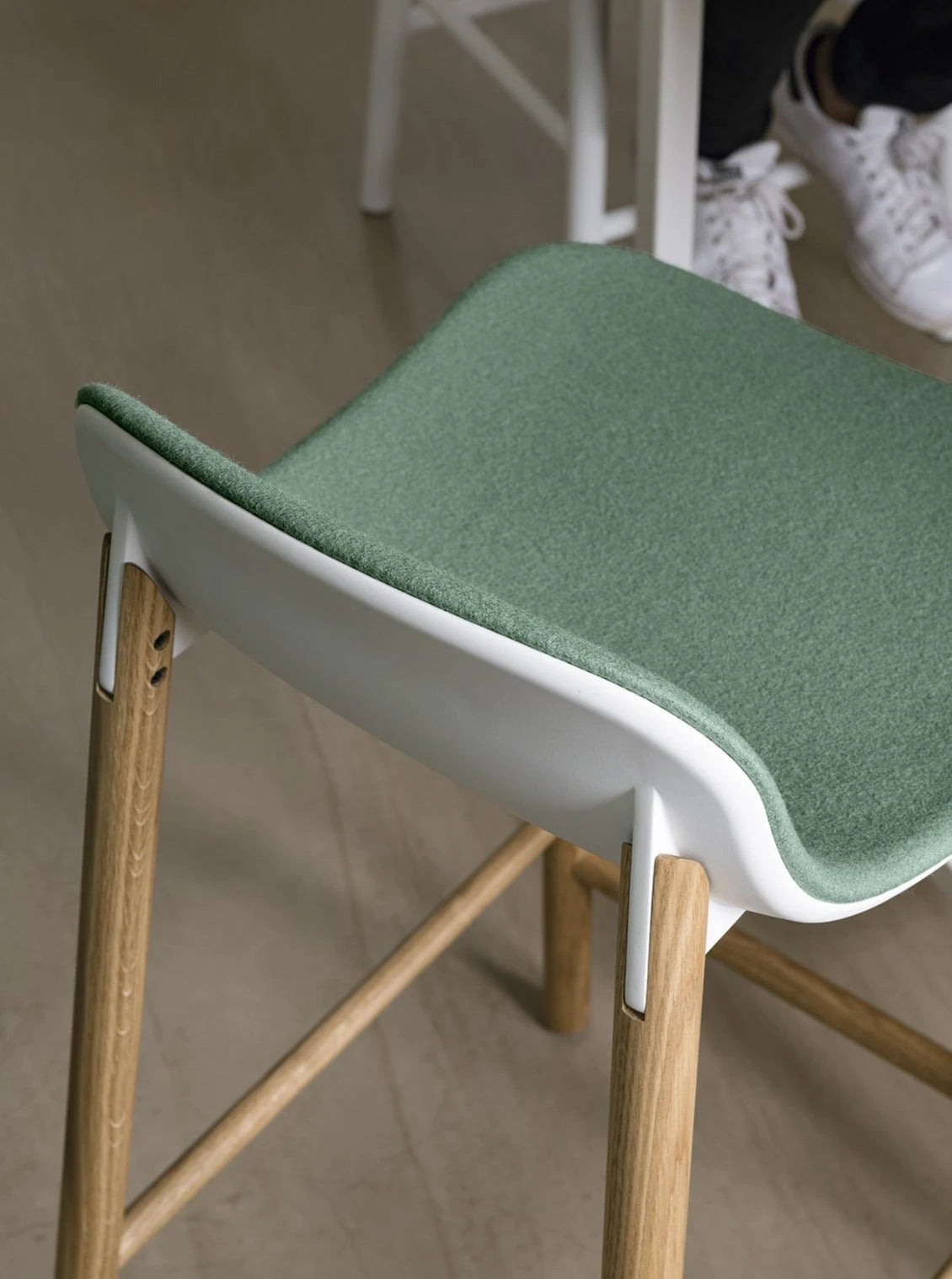 Sharky Stool 鯊魚吧台椅 - 低背款 / 木腳 / 座高 76cm Kristalia 居雅堂 JYT Design